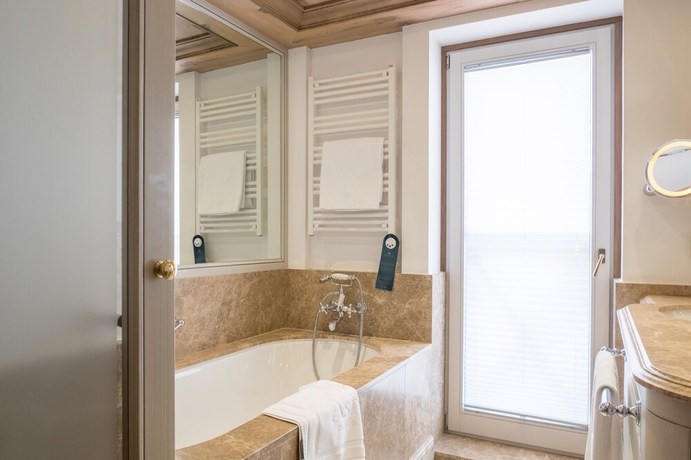 Imagen de la habitación del Hotel Alpin Resort Sacher. Foto 4