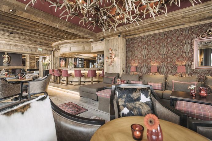 Imagen del bar/restaurante del Hotel Alpin Resort Sacher. Foto 2