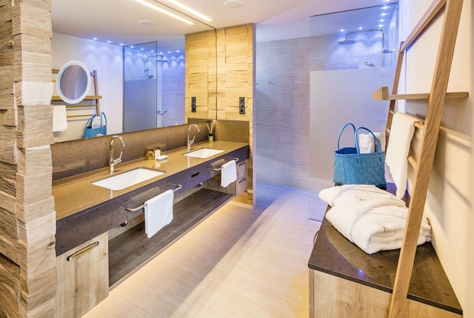 Imagen de la habitación del Hotel Alpin and Spa Resort Schwarzenstein. Foto 8
