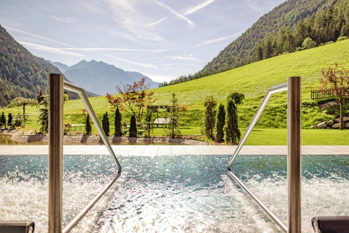 Imagen de la piscina del Hotel Alpin and Spa Resort Schwarzenstein. Foto 18