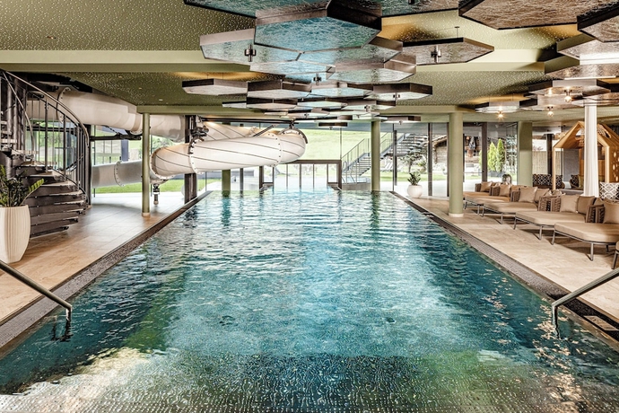 Imagen de la piscina del Hotel Alpin and Spa Resort Schwarzenstein. Foto 19