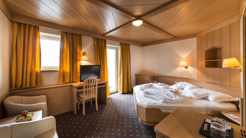 Imagen de la habitación del Hotel Alpin and Vital La Perla. Foto 10