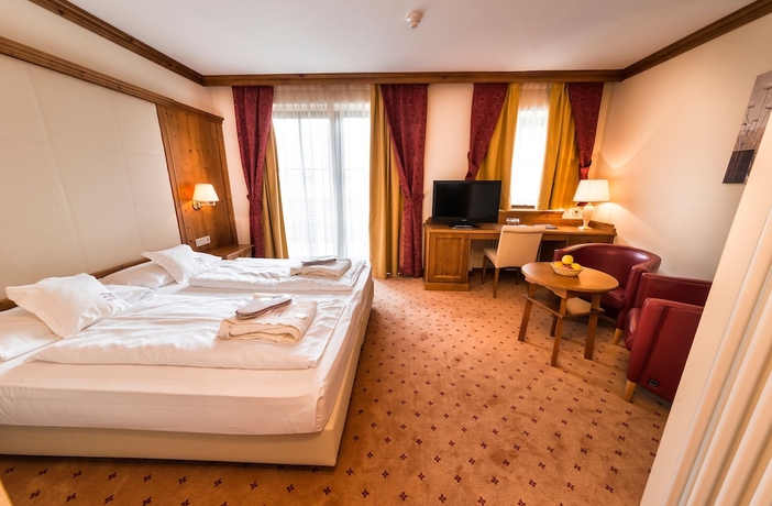 Imagen de la habitación del Hotel Alpin and Vital La Perla. Foto 12