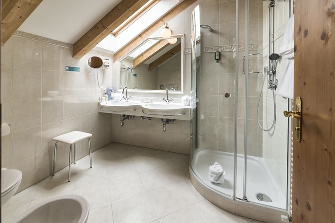 Imagen de la habitación del Hotel Alpin and Vital La Perla. Foto 18