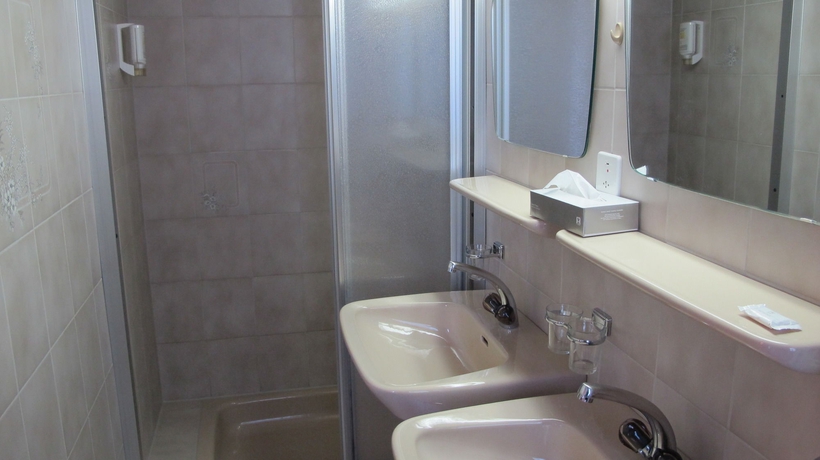 Imagen de la habitación del Hotel Alpina, Lucerna. Foto 4