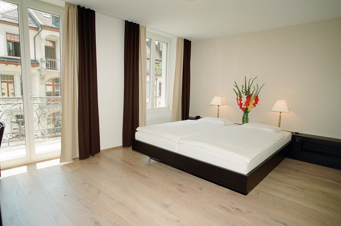 Imagen de la habitación del Hotel Alpina, Lucerna. Foto 8