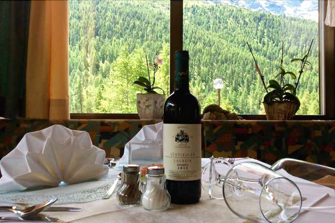 Imagen del bar/restaurante del Hotel Alpina Mountain Resort. Foto 6