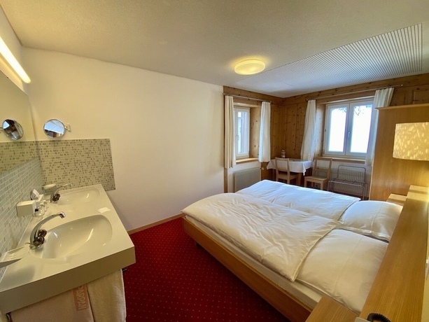 Imagen de la habitación del Hotel Alpina Parpan. Foto 15