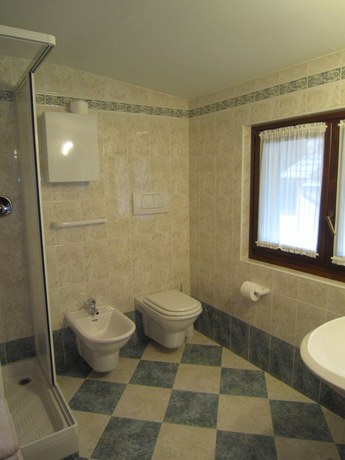 Imagen de la habitación del Hotel Alpina, Pinzolo. Foto 7