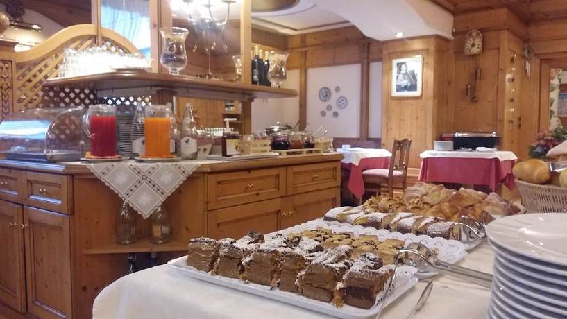 Imagen del bar/restaurante del Hotel Alpina, Pinzolo. Foto 3