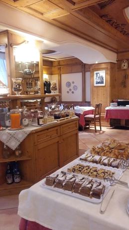 Imagen del bar/restaurante del Hotel Alpina, Pinzolo. Foto 4