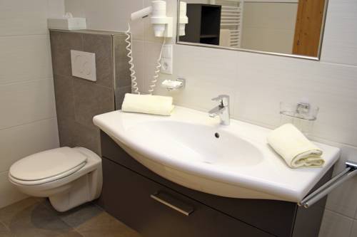 Imagen de la habitación del Hotel Alpina, Ried im Zillertal. Foto 11