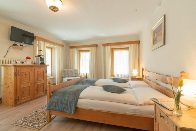 Imagen de la habitación del Hotel Alpina, Zernez. Foto 8