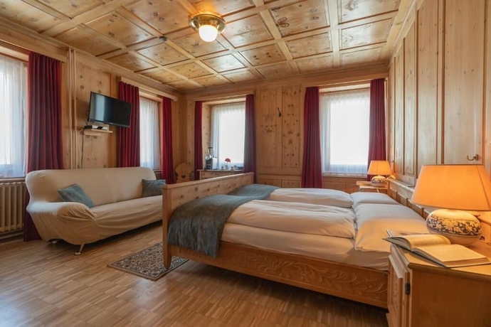 Imagen de la habitación del Hotel Alpina, Zernez. Foto 10
