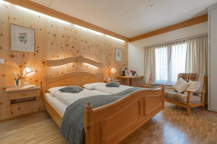 Imagen de la habitación del Hotel Alpina, Zernez. Foto 12