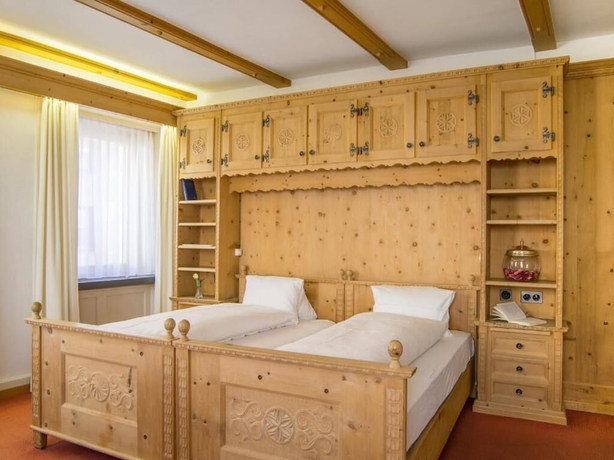Imagen de la habitación del Hotel Alpina, Zernez. Foto 13