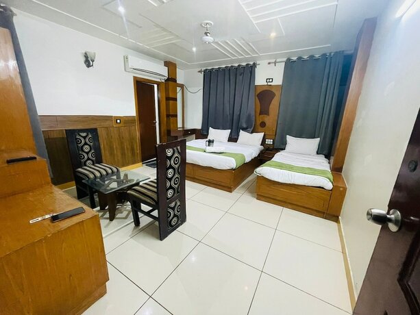 Imagen de la habitación del Hotel Alpine By The Golden Taj Group. Foto 11