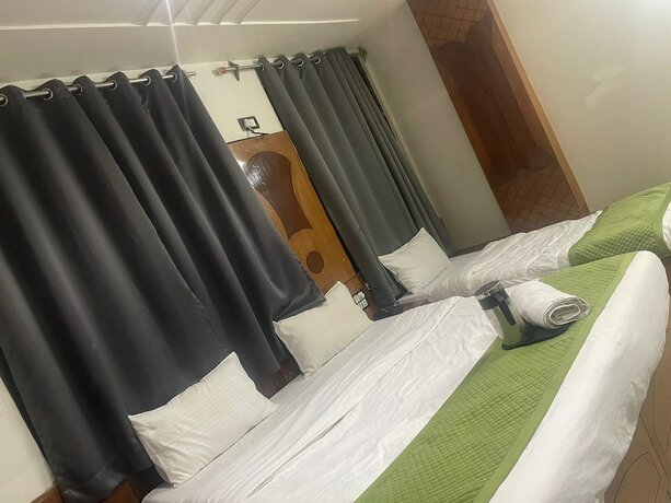 Imagen de la habitación del Hotel Alpine By The Golden Taj Group. Foto 12