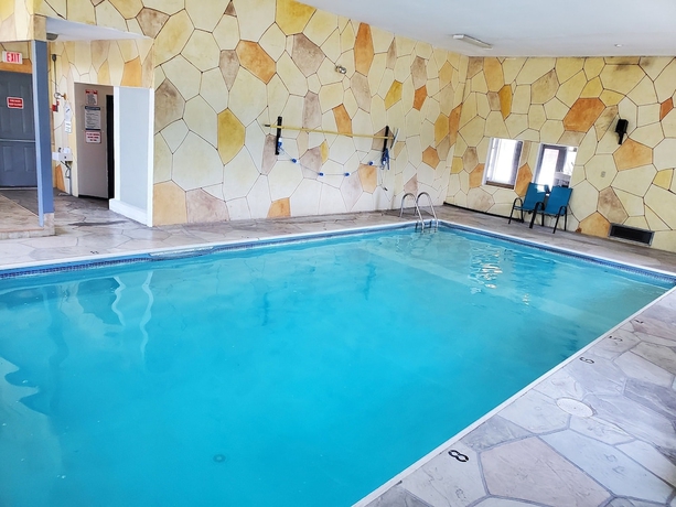 Imagen de la piscina del Hotel Alpine Inn, ABBOTSFORD. Foto 19
