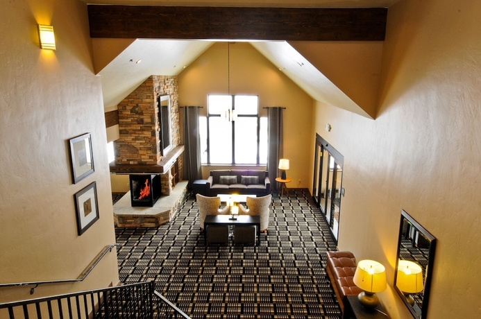 Imagen de los interiores del Hotel Alpine Inn. Foto 13