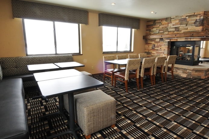 Imagen del bar/restaurante del Hotel Alpine Inn. Foto 4