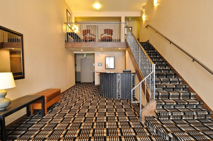 Imagen de los interiores del Hotel Alpine Inn. Foto 17