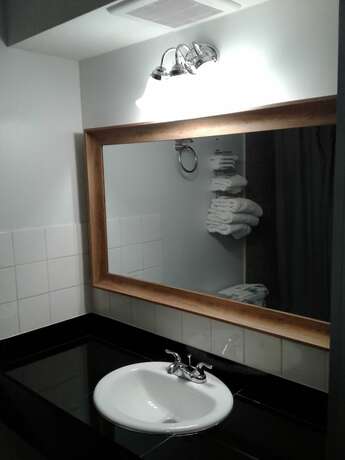 Imagen de la habitación del Hotel Alpine Inn, Valemount. Foto 18