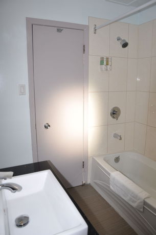 Imagen de los interiores del Hotel Alpine Inn and Suites, Revelstoke. Foto 13