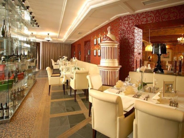 Imagen del bar/restaurante del Hotel Alpine Palace. Foto 10