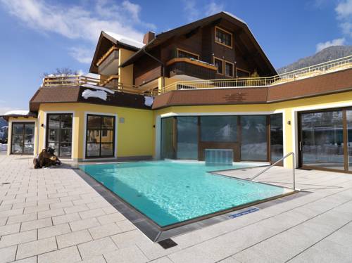 Imagen de la habitación del Hotel Alpine Spa Residence. Foto 7