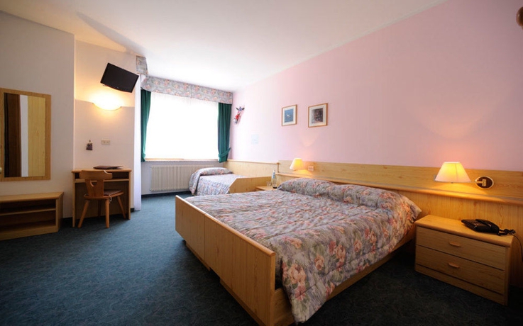 Imagen de la habitación del Hotel Alpine Touring. Foto 8