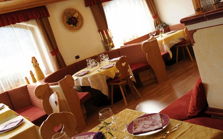 Imagen del bar/restaurante del Hotel Alpine Touring. Foto 6
