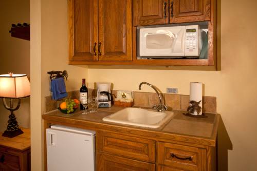 Imagen de la habitación del Hotel Alpine Village Suites. Foto 4