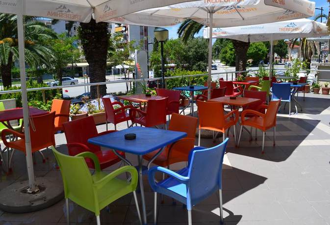 Imagen del bar/restaurante del Hotel Alpine, Vlore. Foto 2