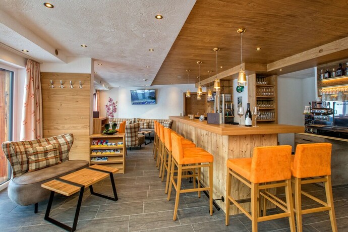 Imagen de los interiores del Hotel Alpinium. Foto 31