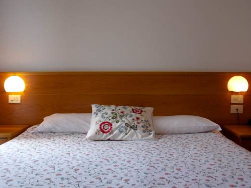 Imagen de la habitación del Hotel Alpino, Cavagnano. Foto 11
