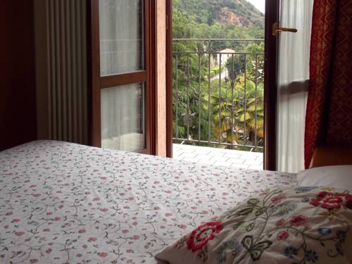 Imagen de la habitación del Hotel Alpino, Cavagnano. Foto 13