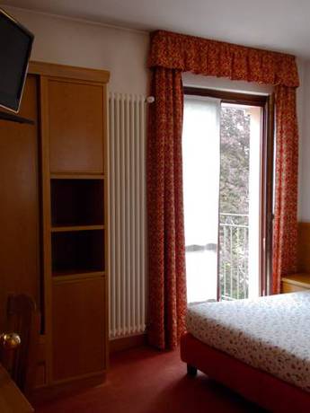 Imagen de la habitación del Hotel Alpino, Cavagnano. Foto 14
