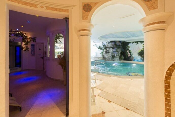 Imagen de la piscina del Hotel Alpino Family Wellness. Foto 35