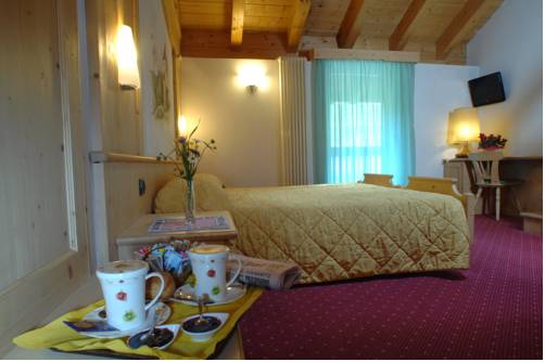 Imagen de la habitación del Hotel Alpino, Varena. Foto 3