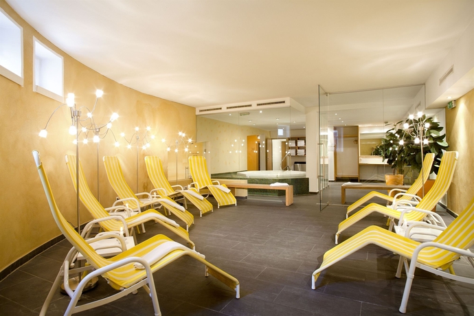 Imagen de la piscina del Hotel Alpinpark. Foto 8