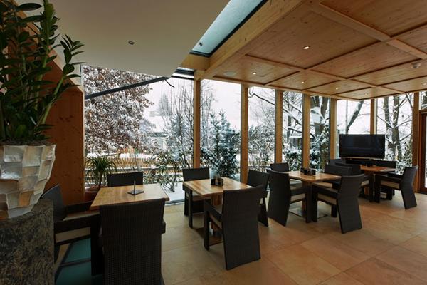 Imagen del bar/restaurante del Hotel Alpinum. Foto 2