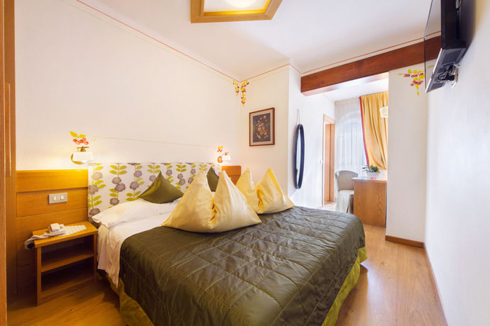 Imagen de la habitación del Hotel Alpotel Dolomiten. Foto 5