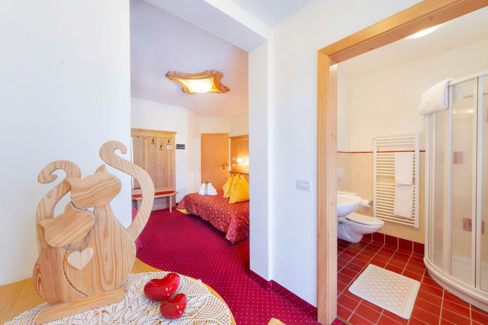 Imagen de la habitación del Hotel Alpotel Dolomiten. Foto 10