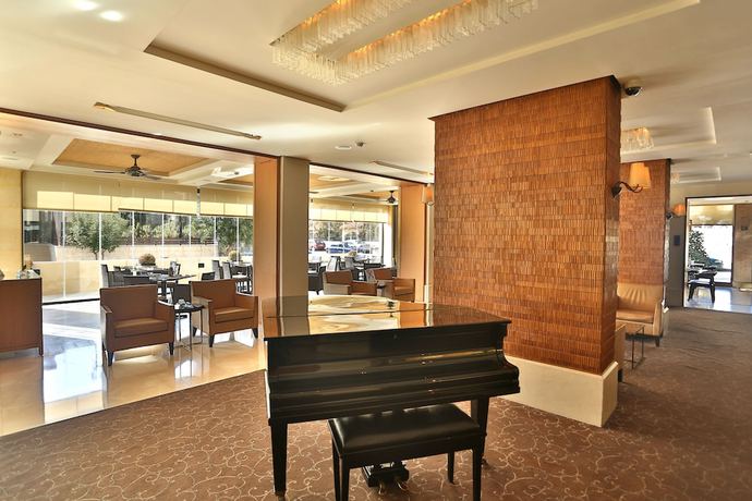 Imagen del bar/restaurante del Hotel Alqasr Metropole. Foto 2