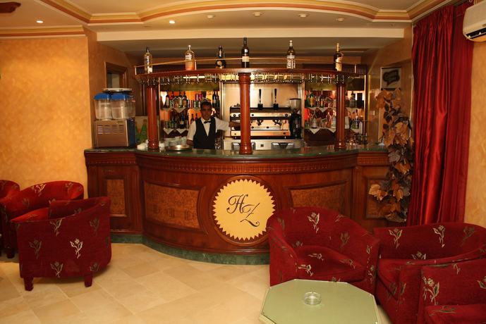 Imagen del bar/restaurante del Hotel Alrawabi. Foto 2