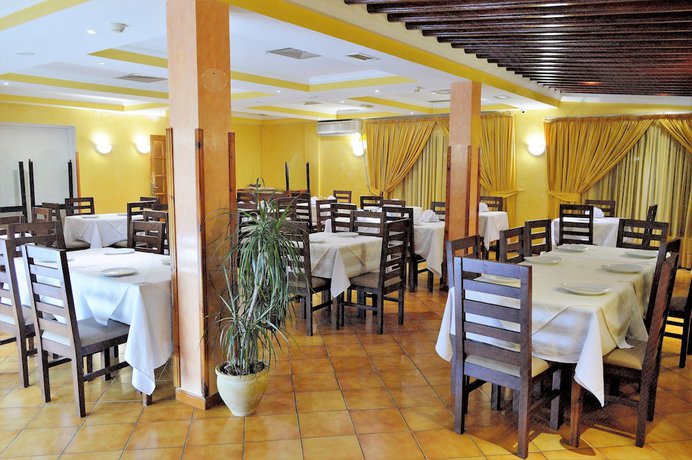 Imagen del bar/restaurante del Hotel Alrawabi. Foto 3