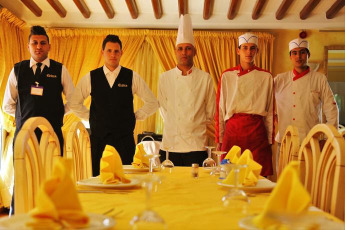 Imagen del bar/restaurante del Hotel Alrawabi. Foto 4