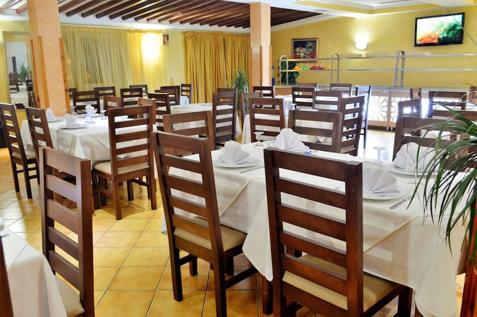 Imagen del bar/restaurante del Hotel Alrawabi. Foto 5