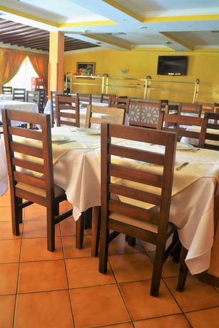 Imagen del bar/restaurante del Hotel Alrawabi. Foto 7